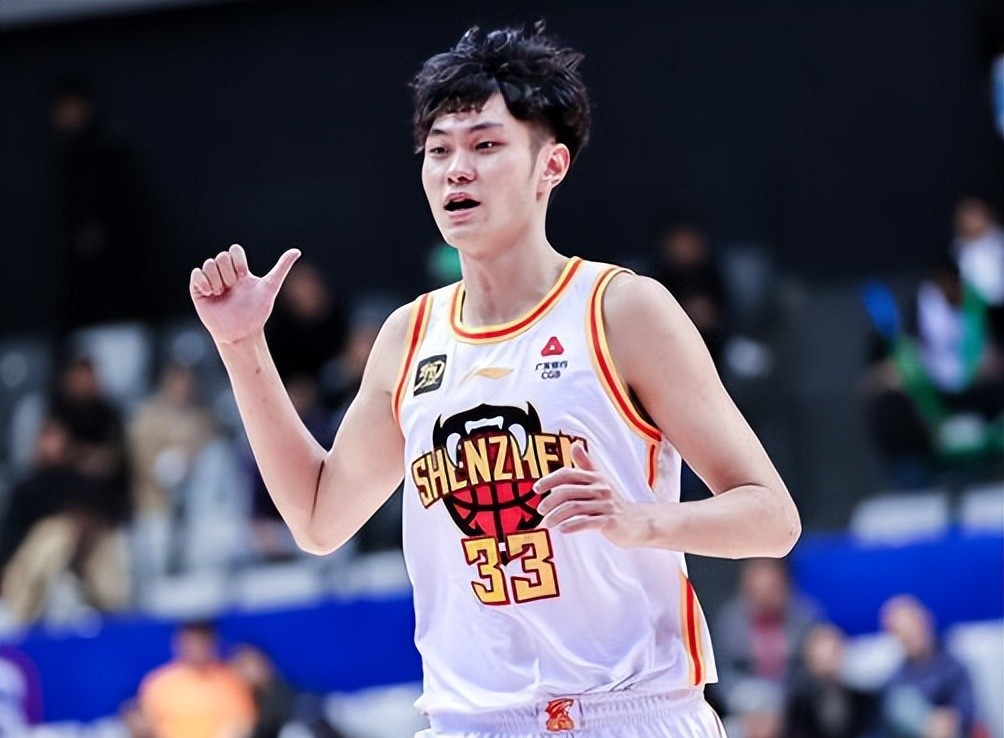 球迷及市民对cba季前赛活动的期待海采 球迷及市民对cba季前赛活动的期待海采