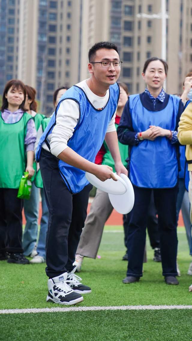 橄榄球赛场再起风云:皖江青龙队险胜云贵火狐队,赛场气氛火爆精神属性拉满的简单介绍 橄榄球赛场再起风云:皖江青龙队险胜云贵火狐队,赛场气氛火爆精神属性拉满的简单介绍