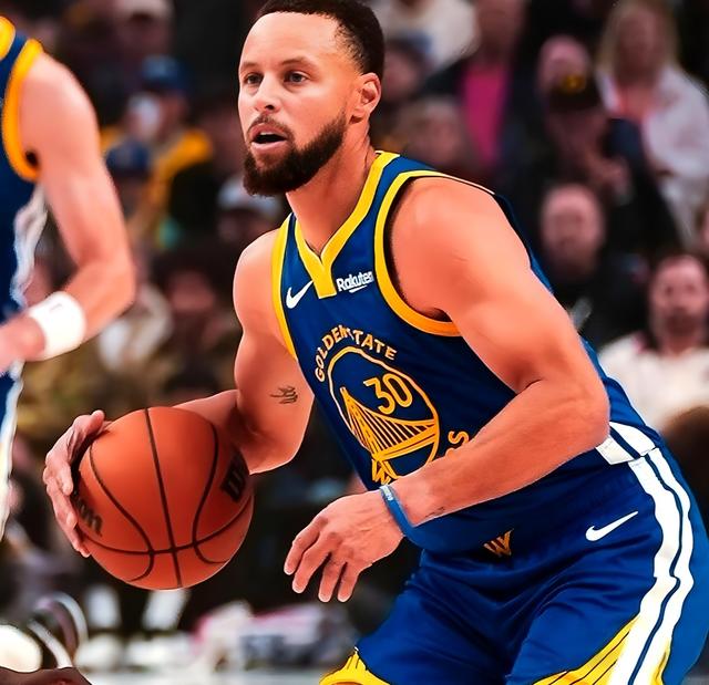 U8体育-关于库里回归赛场，高光表现首场状态亮眼，中国队观众沸腾！的信息