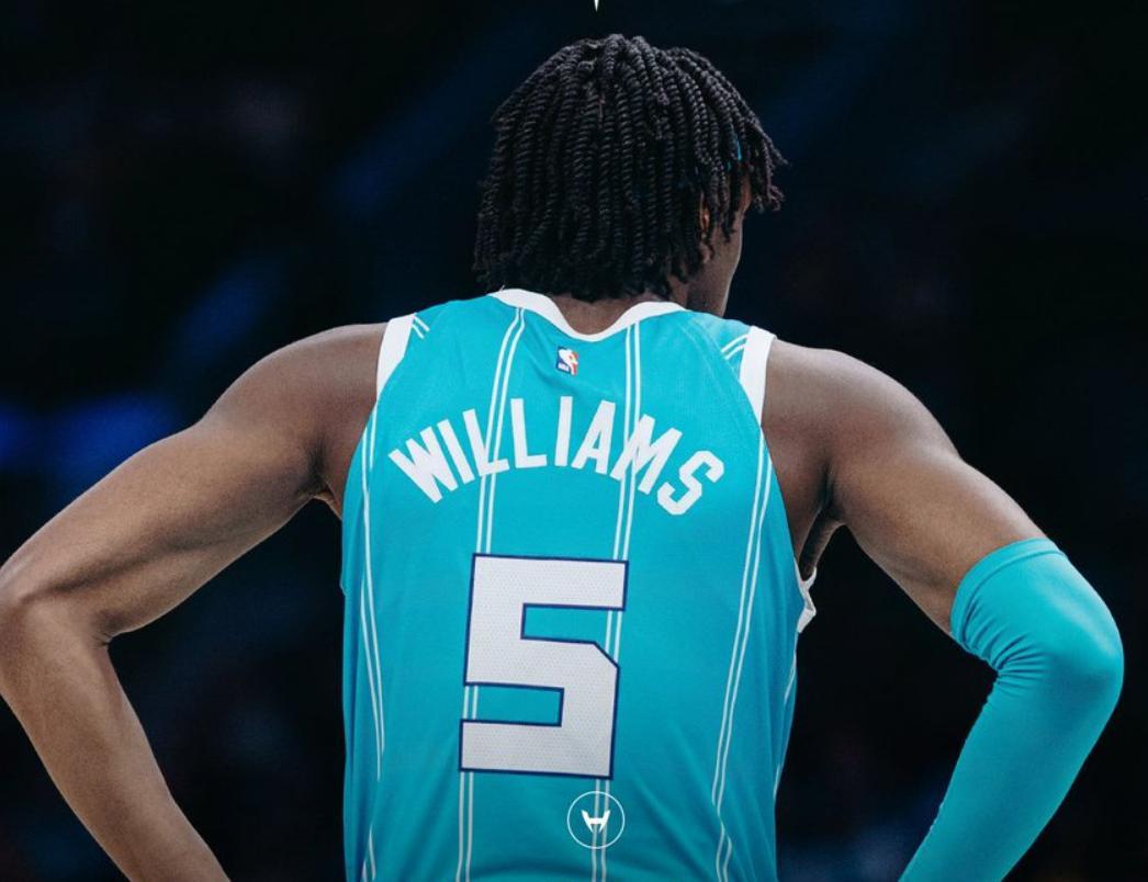 U8国际-浓眉哥回归赛场，高光表现首场状态亮眼，TL观众沸腾！的简单介绍