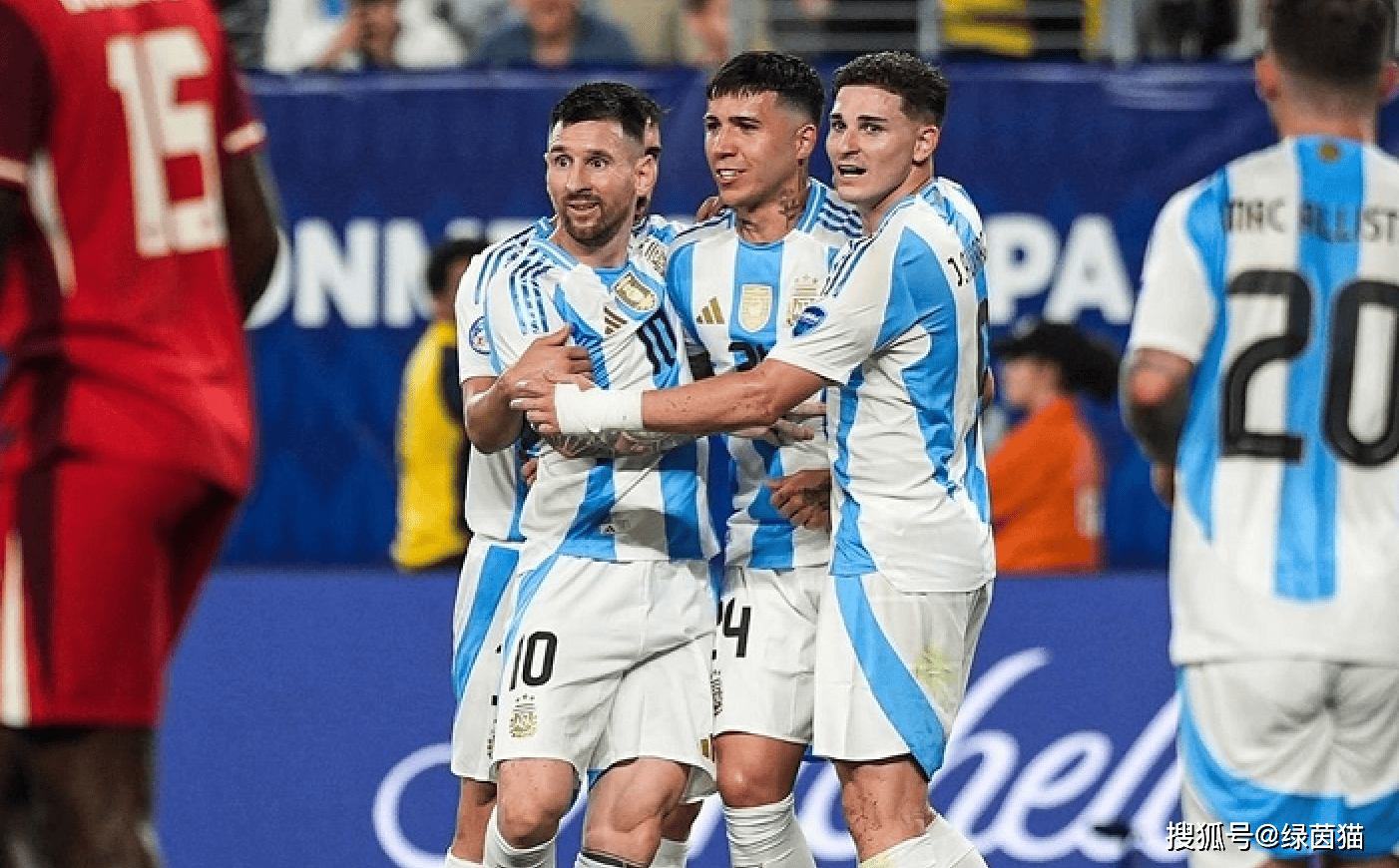  梅西在加拿大队比赛中回归赛场,败北引发热议是什么 