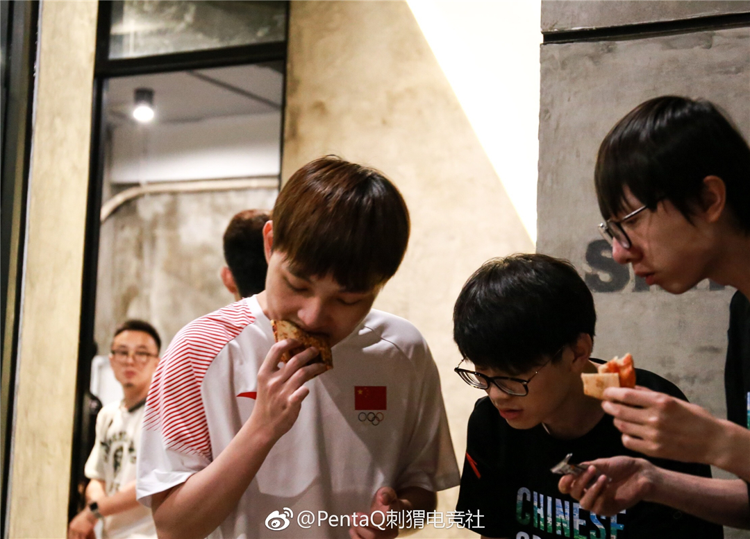 Doinb回归赛场，大胜首场状态亮眼，雄鹿观众沸腾！的简单介绍